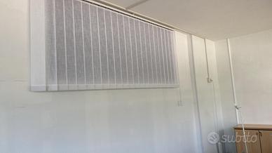 Tende a bande verticali