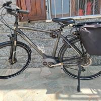 bicicletta con pedalata assistita