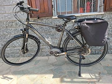bicicletta con pedalata assistita