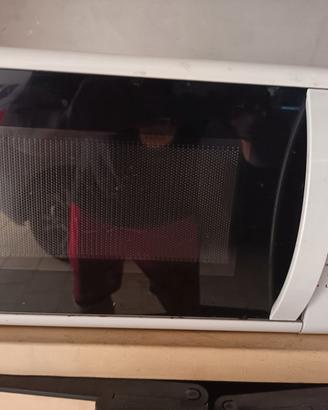 Forno a Microonde Girmi 20 litri combinato.