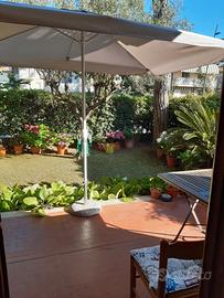 Appartamento con giardino al mare