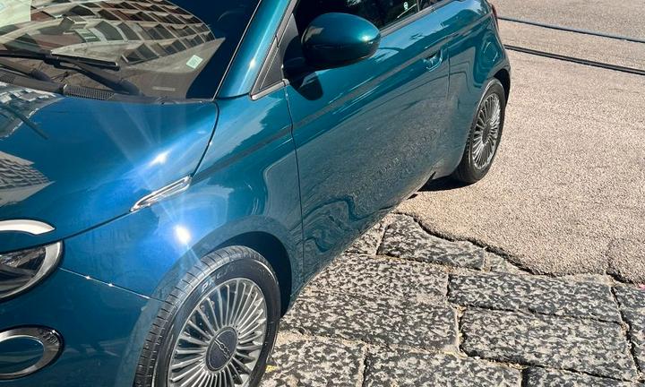 Auto fiat 500 elettrica