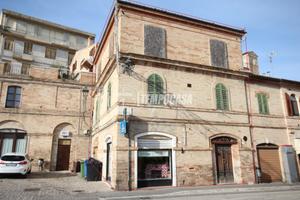 CASA CIELO TERRA DI TESTA DA RIMODERNARE