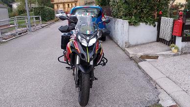 moto Benelli TRK 502