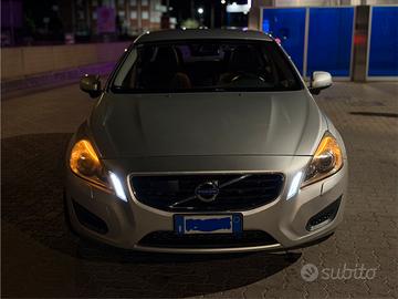 Volvo S60 D5 2.4 205 CV – Momentum – 6 marce