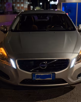 Volvo S60 D5 2.4 205 CV – Momentum – 6 marce
