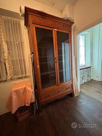 Armadio in legno massiccio