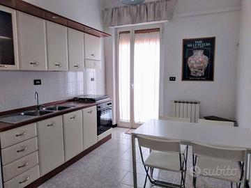 Ammobiliato maggio ottobre viale Virgilio pressi