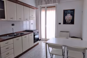 Ammobiliato maggio ottobre viale Virgilio pressi