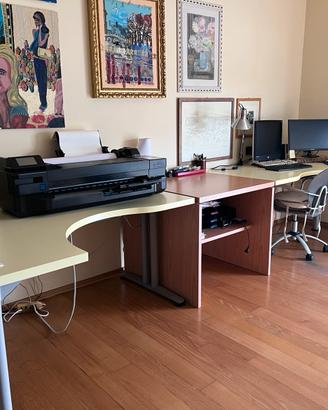 4 scrivanie da ufficio + 2 mobiletti porta oggetti
