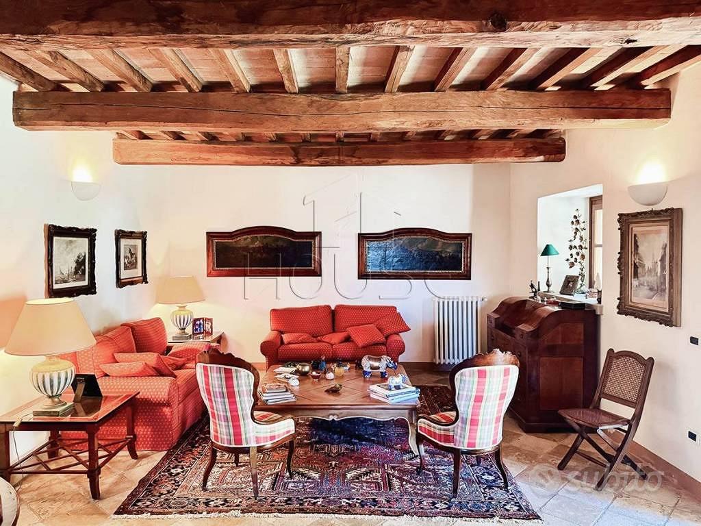 Rustico / Casale di 540 m² con 5 locali e box auto - Vista 5
