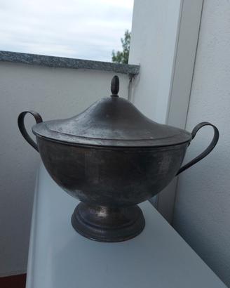 Zuppiera antica in metallo 