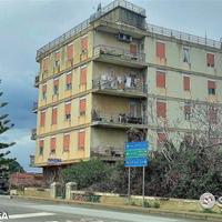 Saponara, pressi casello,3 vani e servizi ottime