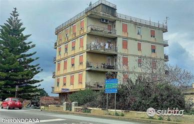 Saponara, pressi casello,3 vani e servizi ottime