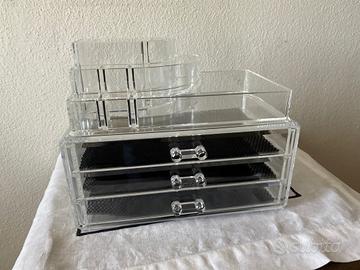Cosmetic organizer