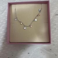 collana con ciondoli a forma di cuore