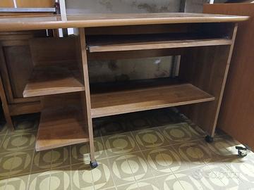 Scrivania in legno