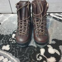 SCARPE DA MONTAGNA TIPO VIBRAM NUOVI MISURA 40