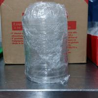 Ciotole trasparenti e bianche