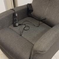 POLTRONA ALZAPERSONA CON TELECOMANDO