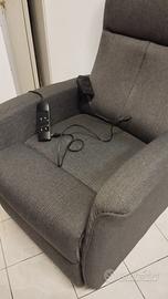 POLTRONA ALZAPERSONA CON TELECOMANDO