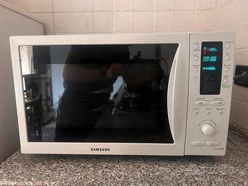 Microonde Samsung con accessori