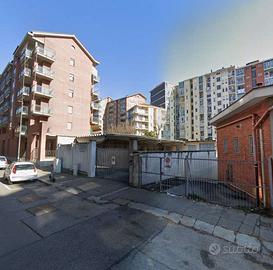 Spazioso box auto in Santa Rita