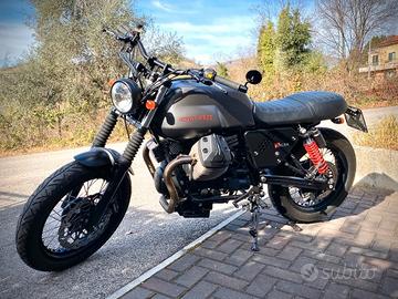 Moto Guzzi V7 Café Racer – 18.000 km – Perfetta