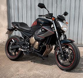 Moto naked Yamaha XJ6