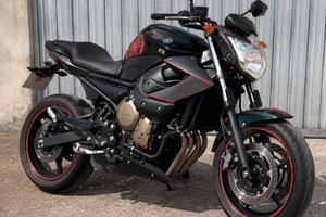 Moto naked Yamaha XJ6
