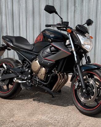 Moto naked Yamaha XJ6