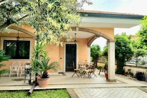 Villa di 130 m² con 5 locali e box auto a Ardea