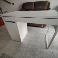 scrivania IKEA 