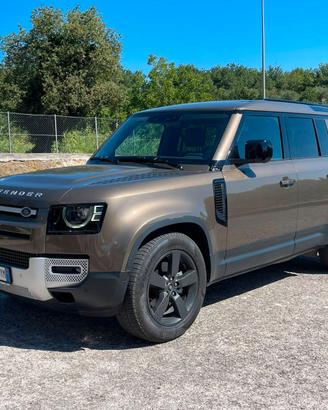 Land Rover Defender SE 200 7 posti con iva esposta