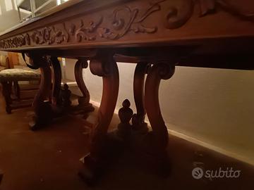 Tavolo da salotto lucido con annesse 6 sedie