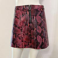 GUESS Gonna minigonna in ecopelle fucsia nera