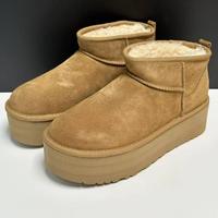 Stivali da neve UGG con plateau, color castagna37