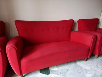 Divano e 2 Poltrone in velluto rosso vintage
