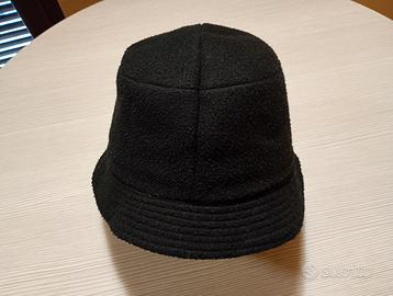 Cappello nero reversibile