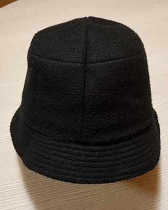 Cappello nero reversibile