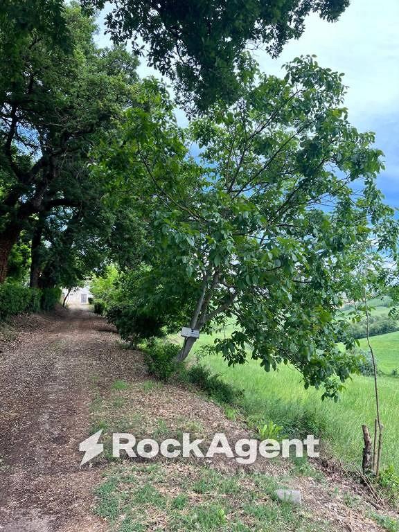 Rustico / Casale di 134 m² con più di 5 locali a M - Vista 3