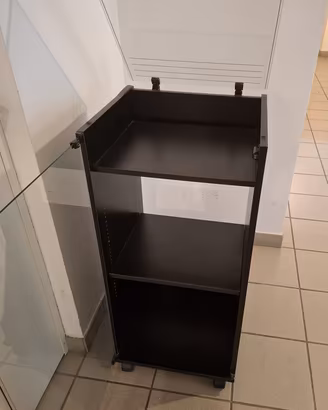Mobiletto con ruote porta stereo