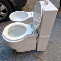 wc con cassetta e bidet
