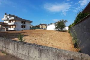 Terreno di 650 m² a Cogliate