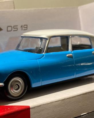 Citroen Ds  19 squalo azzurra Mondo Motors vintage