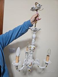 Lampadario in porcellana di Capodimonte