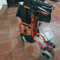 Deambulatore/sedia a rotelle