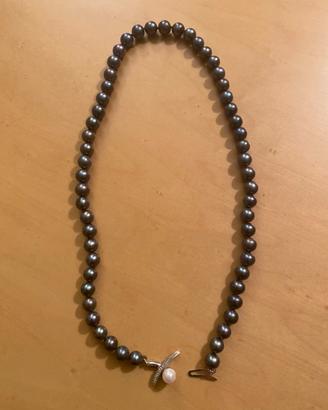 Collana perle nere e chiusura in oro bianco