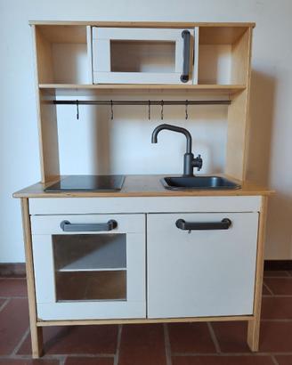 Cucina Ikea in legno per bambini