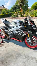Aprilia RSV4 2021  11 Mila km